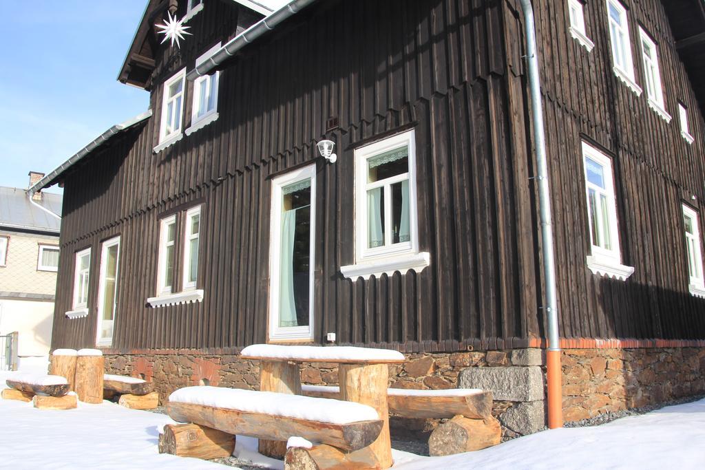 Ferienhaus Anno Dazumal, Wie Zu Oma'S Zeiten Apartment Klingenthal Luaran gambar